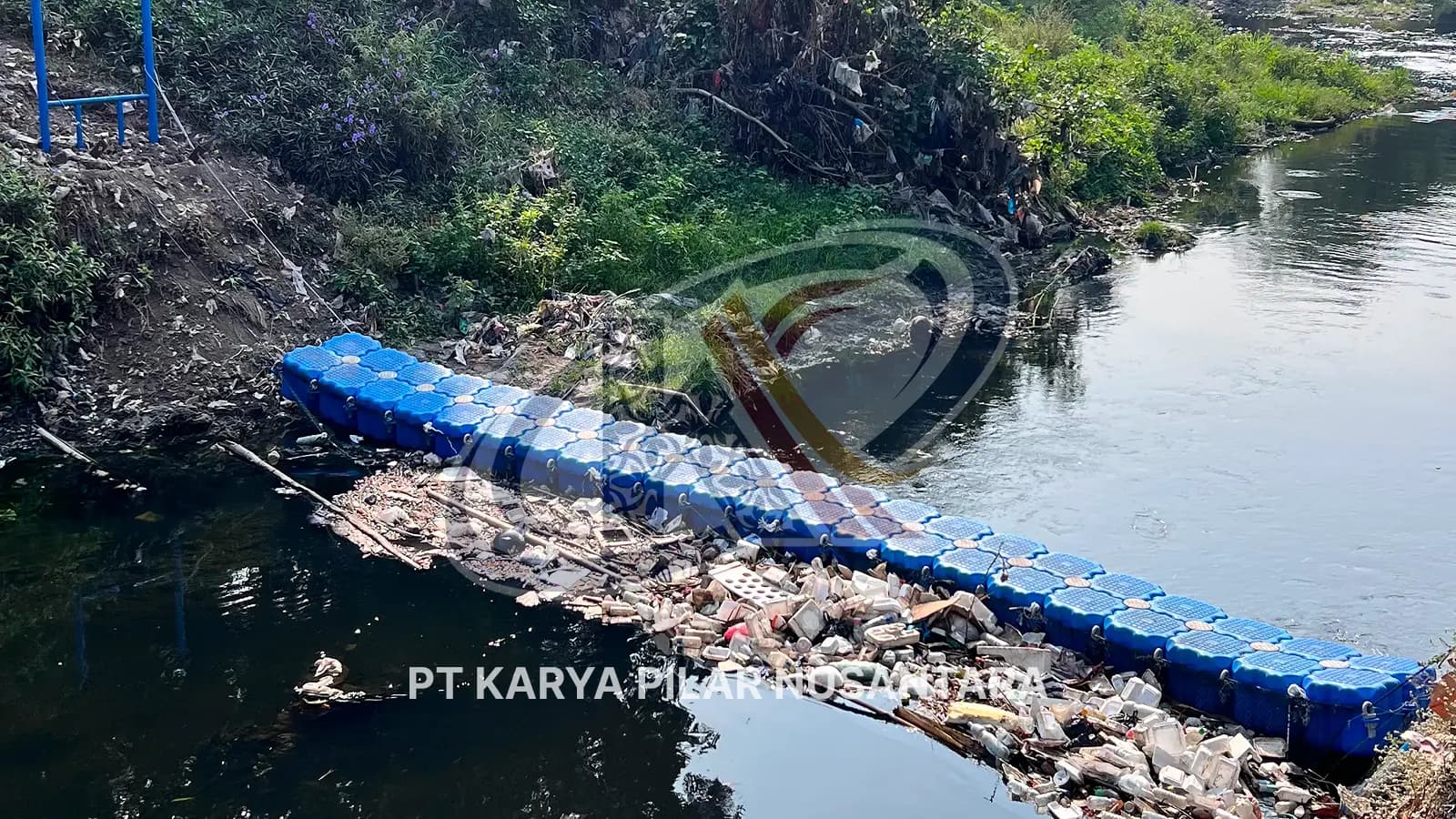 Trash Barrier Sungai Kecil