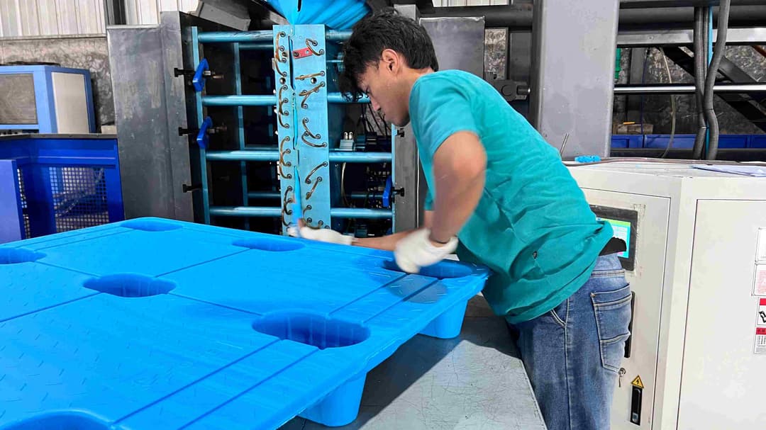 Proses finishing pallet hdpe